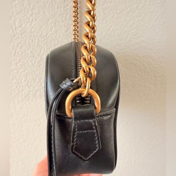 Gucci GG Marmont Mini Crossbody Bag in Black Chevron Leather & Gold Hardware - Picture 6 of 9